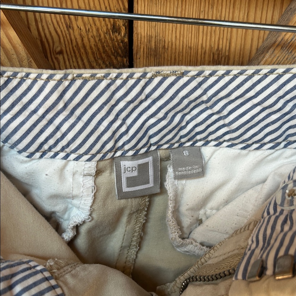 Classic JC Penny Tan/khaki Women's Shorts - Picture 3 of 6